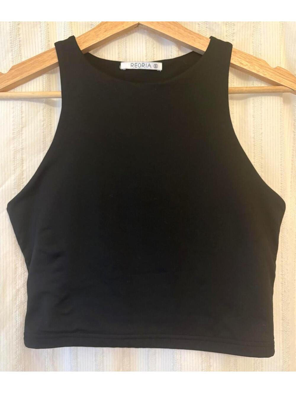 Reoria Black Sleeveless Crop Top
